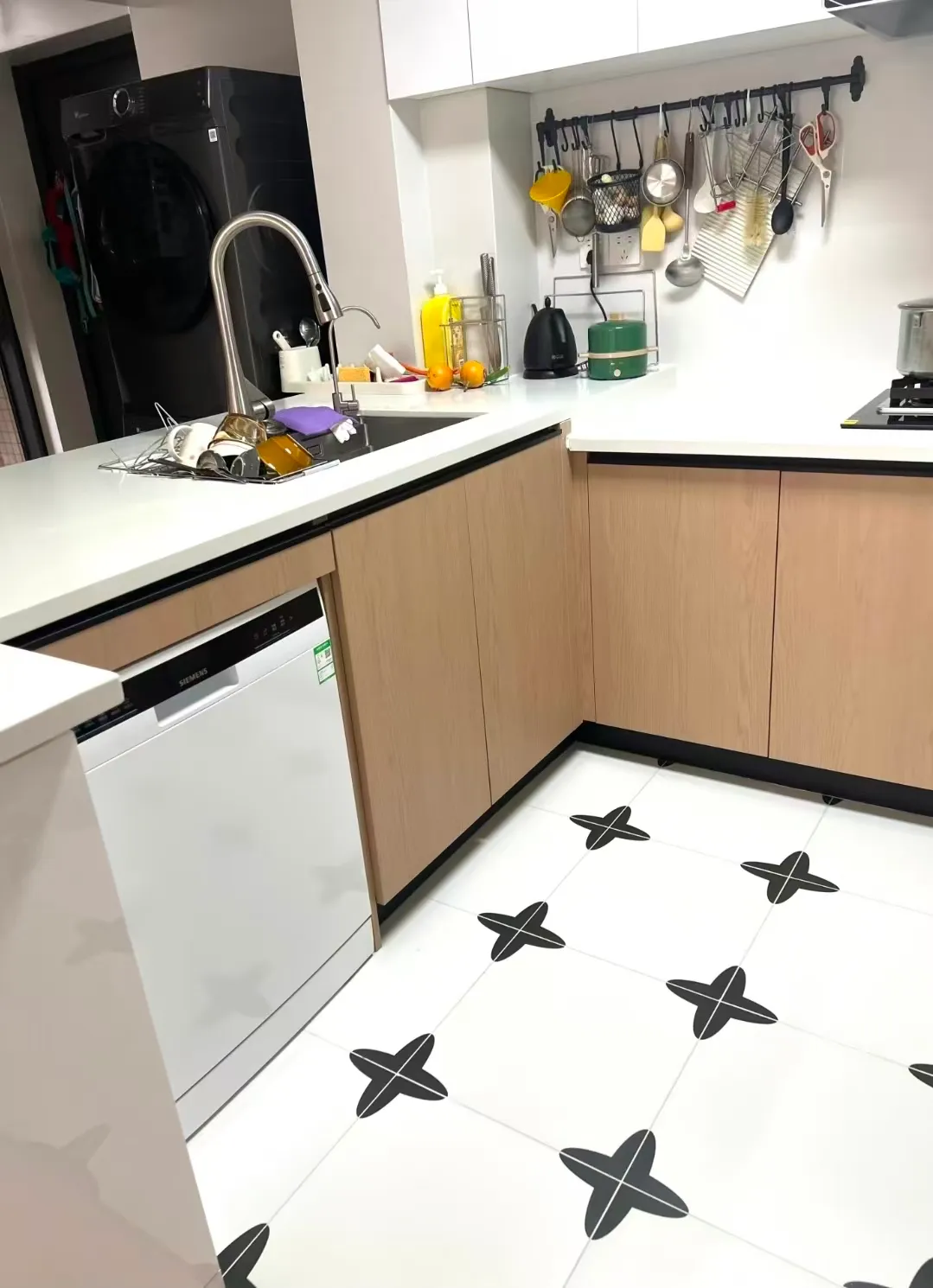 Green Geometric Decorative Tile for Wall & Floor