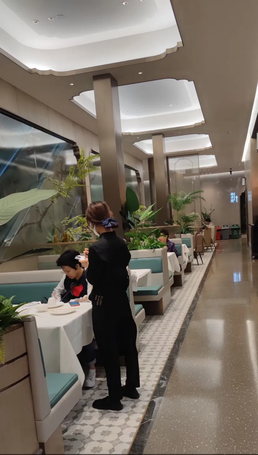 Biophilic Luxury Fine Dining Restaurant with Customized Decorative Tiles - Biophilic Luxury Fine Dining Restaurant with Customized Decorative Tiles 2