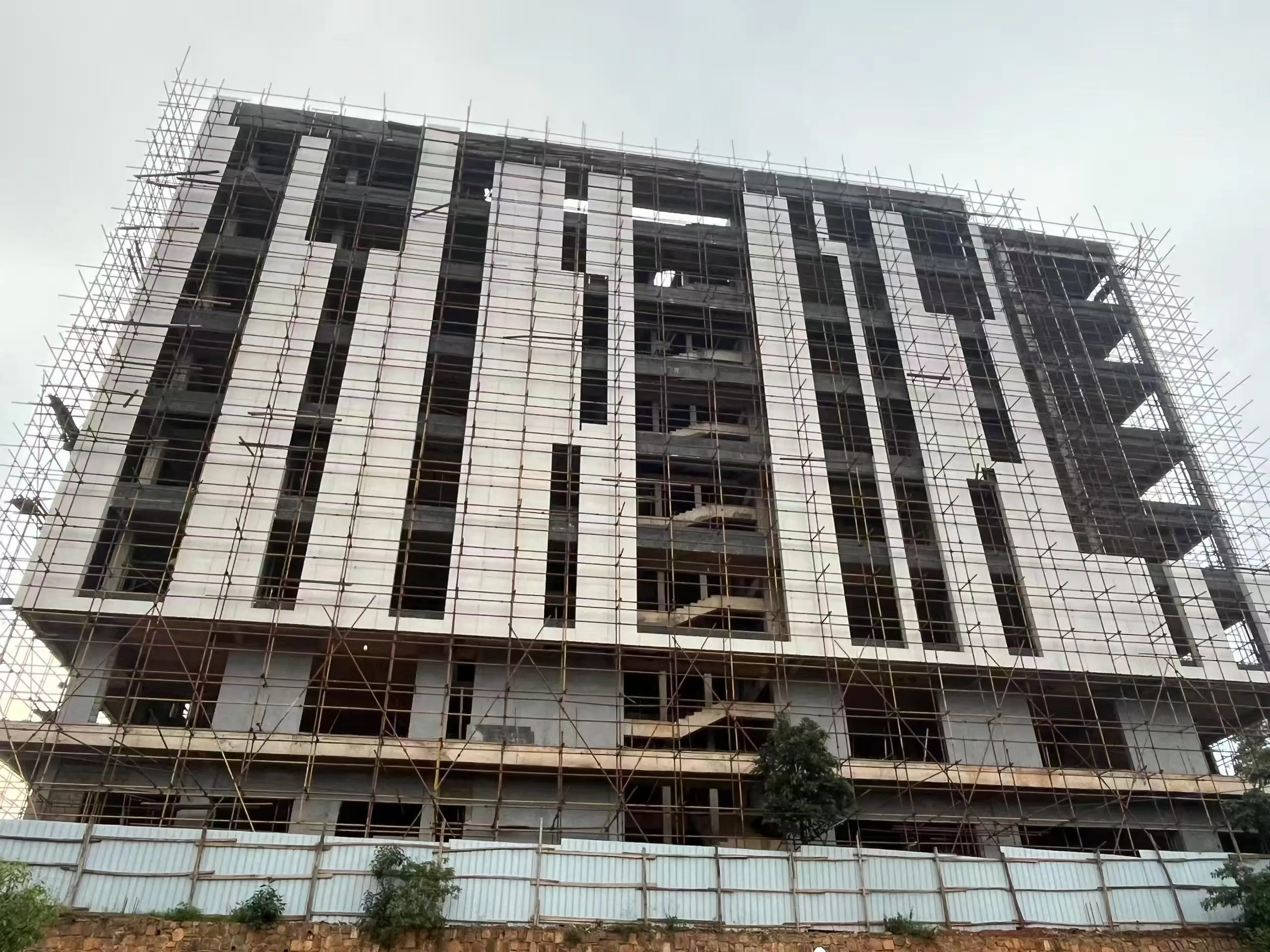 Modern Classic Hotel with Microcement Sintered Stone - Modern Classic Hotel with Microcement Sintered Stone 2