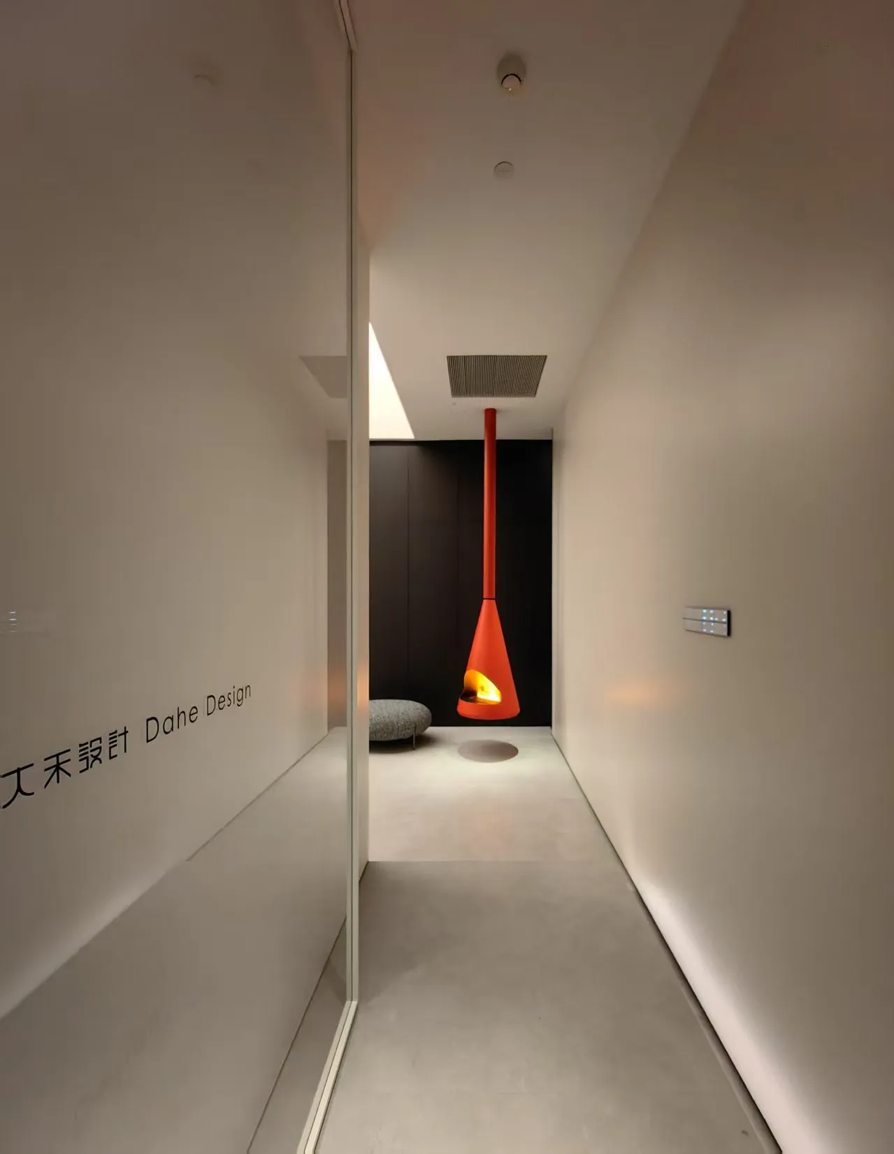 Warm Minimalism Interior Design Company with Beige Tiles - Warm Minimalism Interior Design Company with Beige Tiles 3