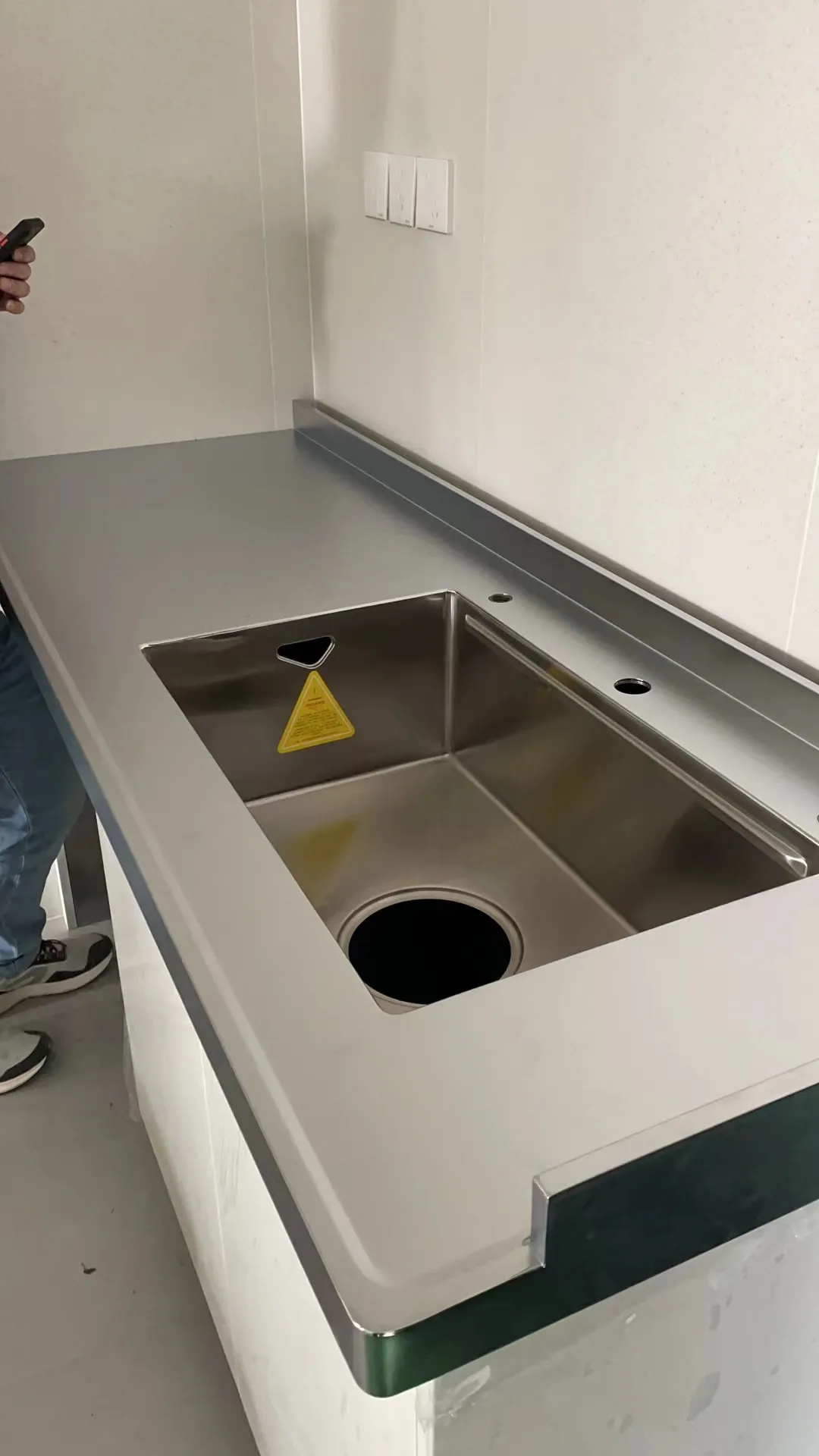 Foshan - Minimal Steel Kitchen - Image 3