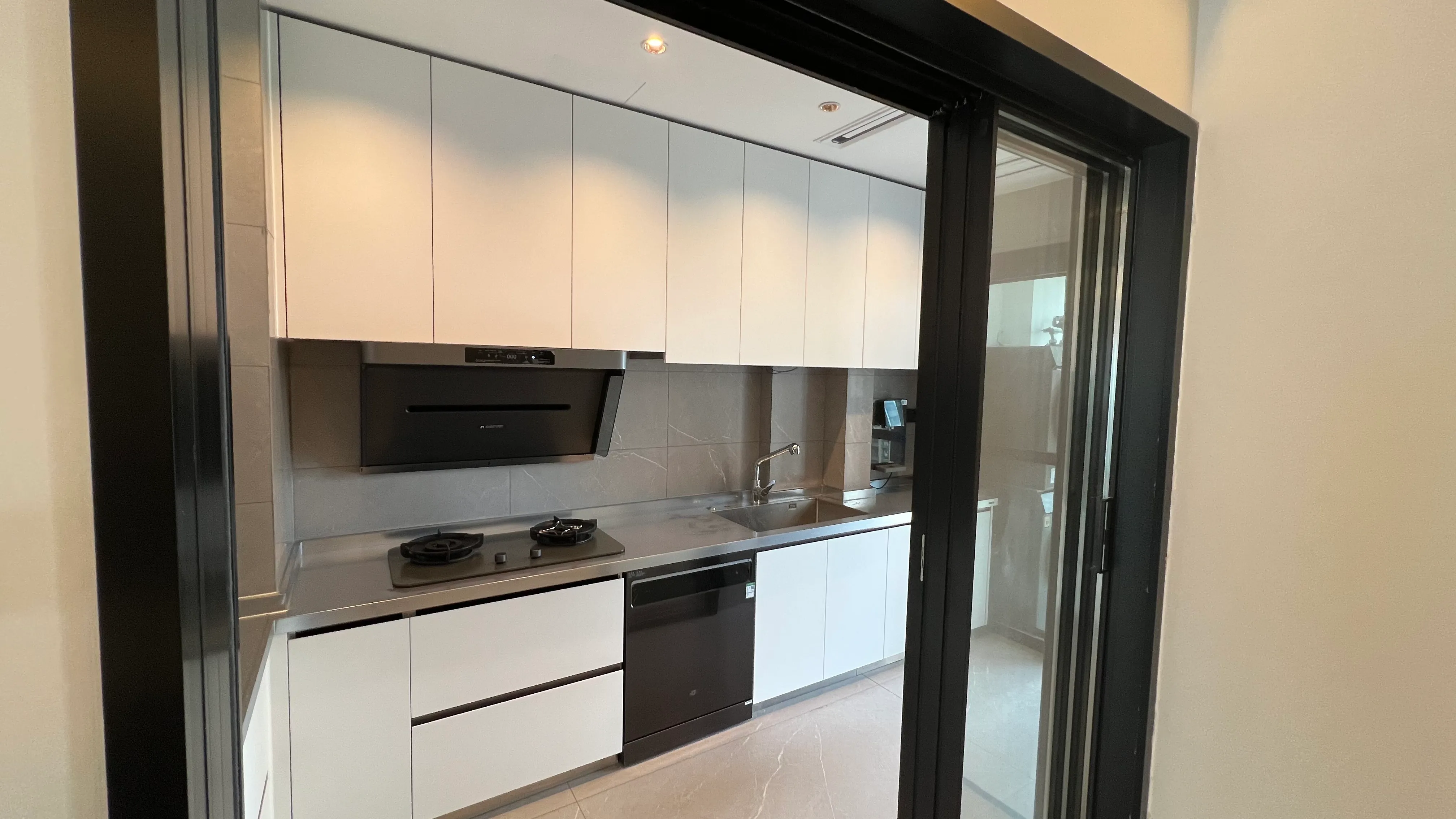 Modern Classic Apartment with Stone Look Tiles - Modern Classic Kitchen with Stone Look Tiles 1