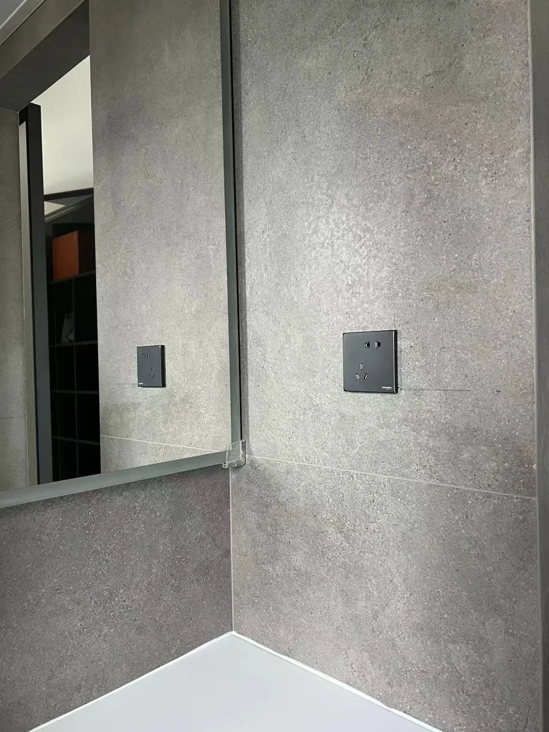Modern Luxury Bathroom with Concrete Look Tiles - Modern Luxury Bathroom with Concrete Look Tiles 3
