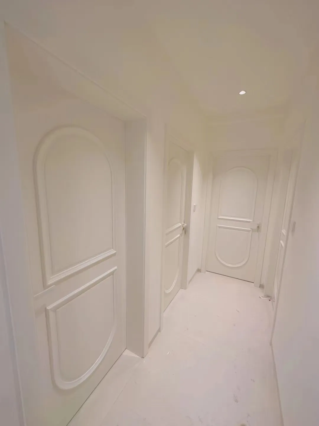 Modern Minimalist Apartment with Limestone Look Tiles - Modern Minimalist Corridor with Limestone Look Tiles