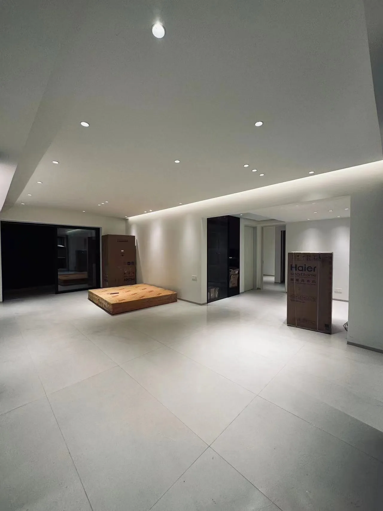 Modern Minimalist Apartment with Microcement Tiles - Modern Minimalist sLiving Room with Microcement Tile 2