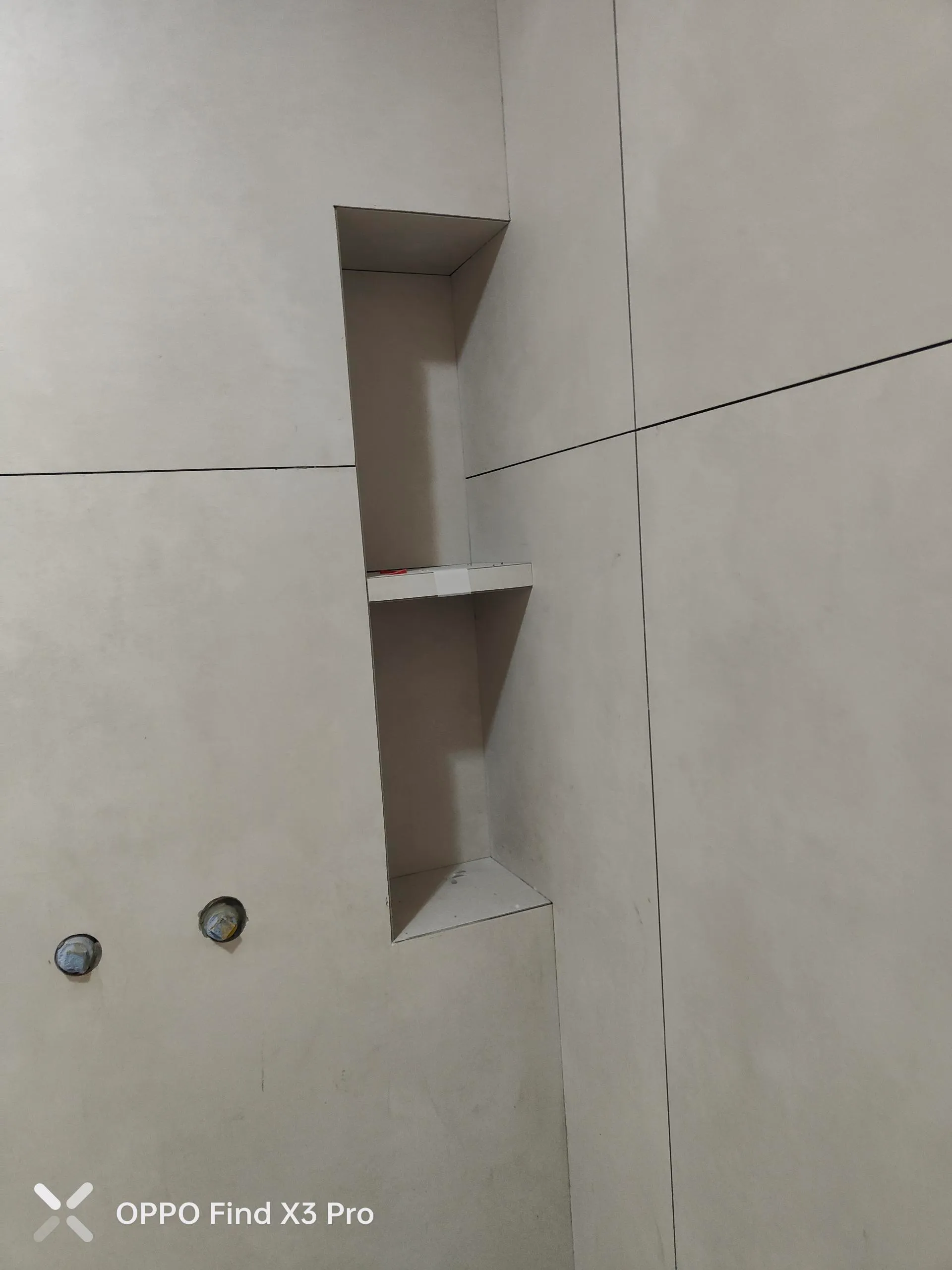 Modern Minimalist Bathroom with Microcement Tiles - Modern Minimalist Bathroom with Microcement Tiles 3