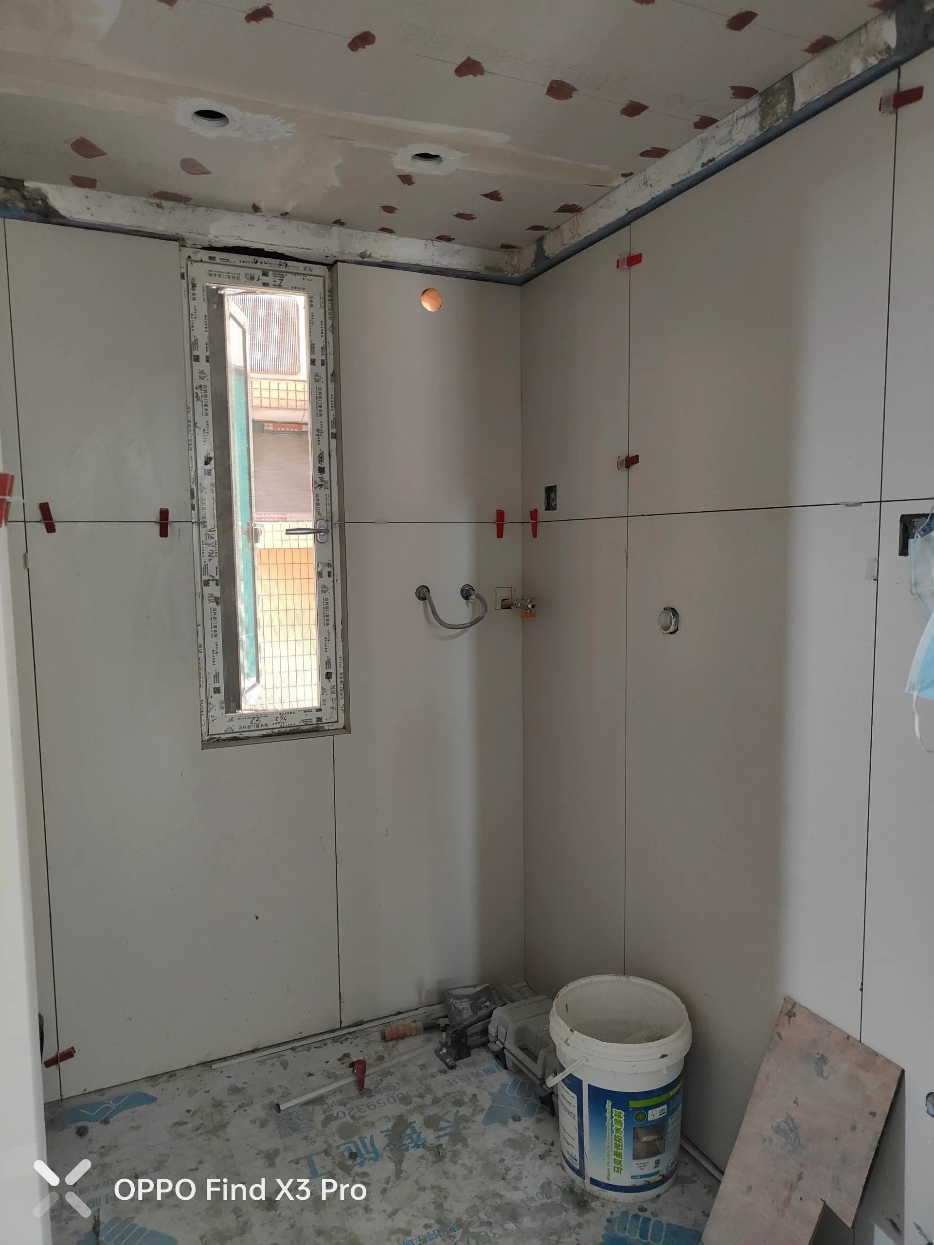 Modern Minimalist Bathroom with Microcement Tiles - Modern Minimalist Bathroom with Microcement Tiles 8