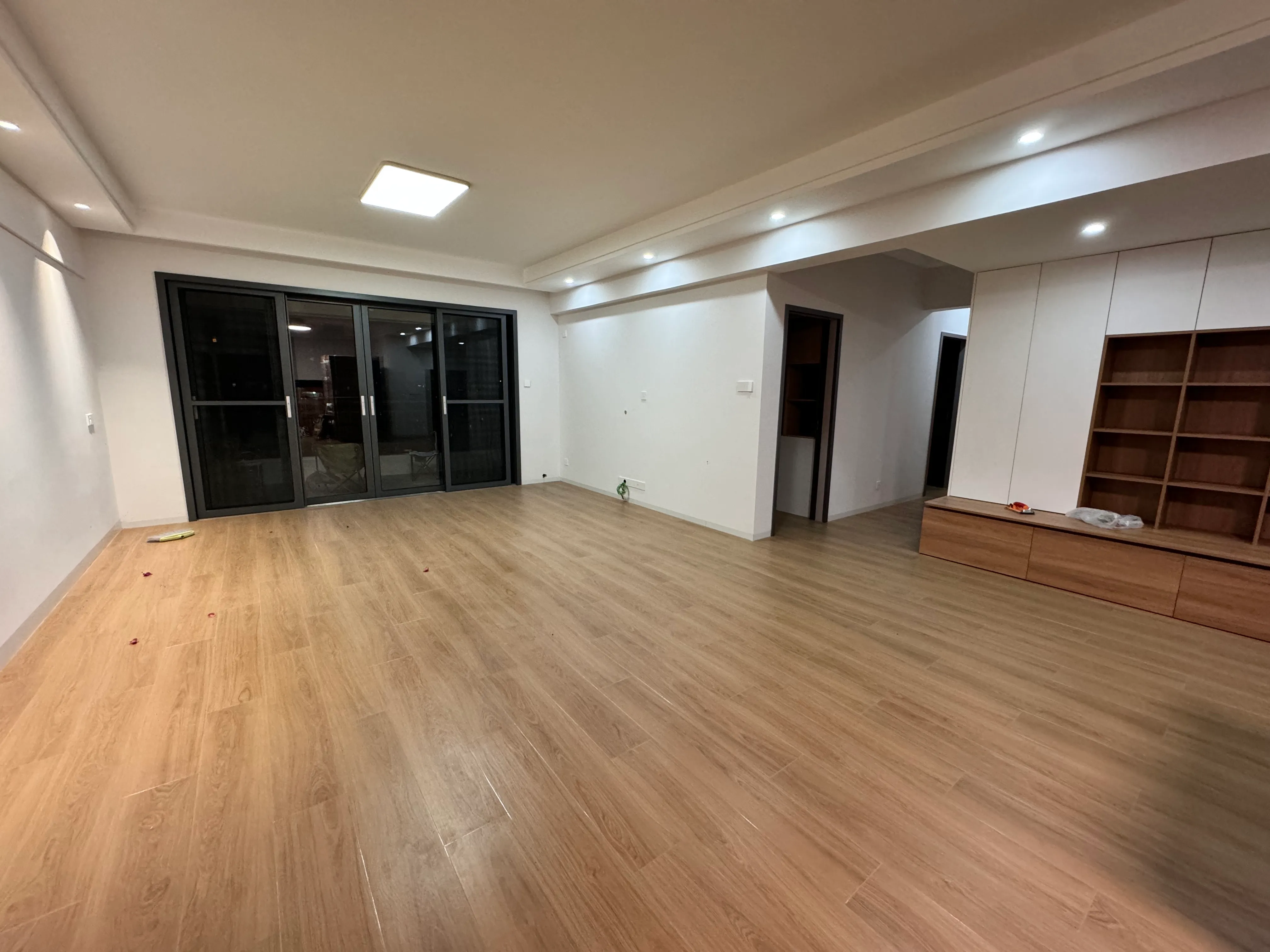 Natural Modern Apartment with Wood Look Tiles - Natural Modern Apartment with Wood Look Tiles 2