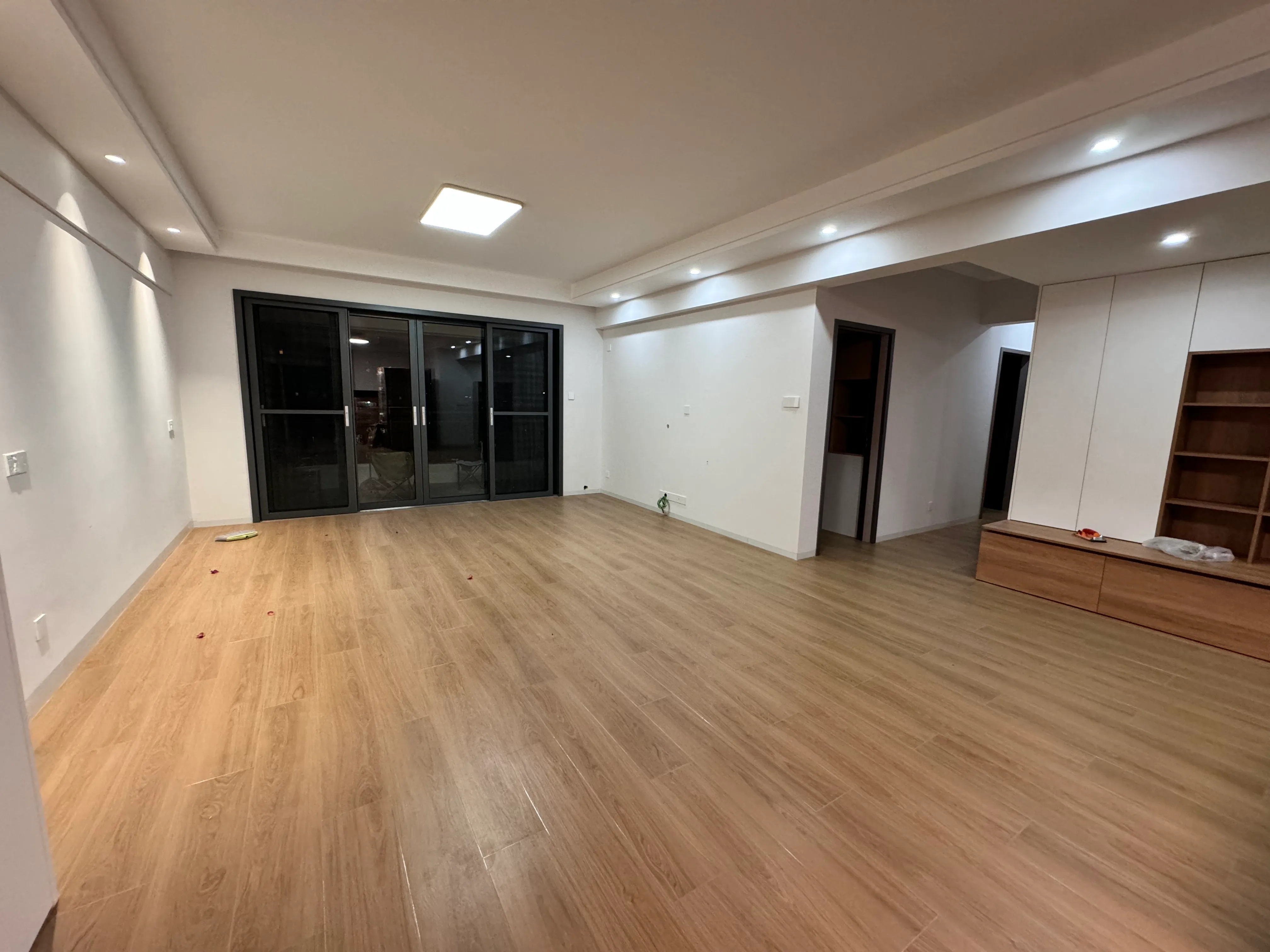 Natural Modern Apartment with Wood Look Tiles - Natural Modern Apartment with Wood Look Tiles 4