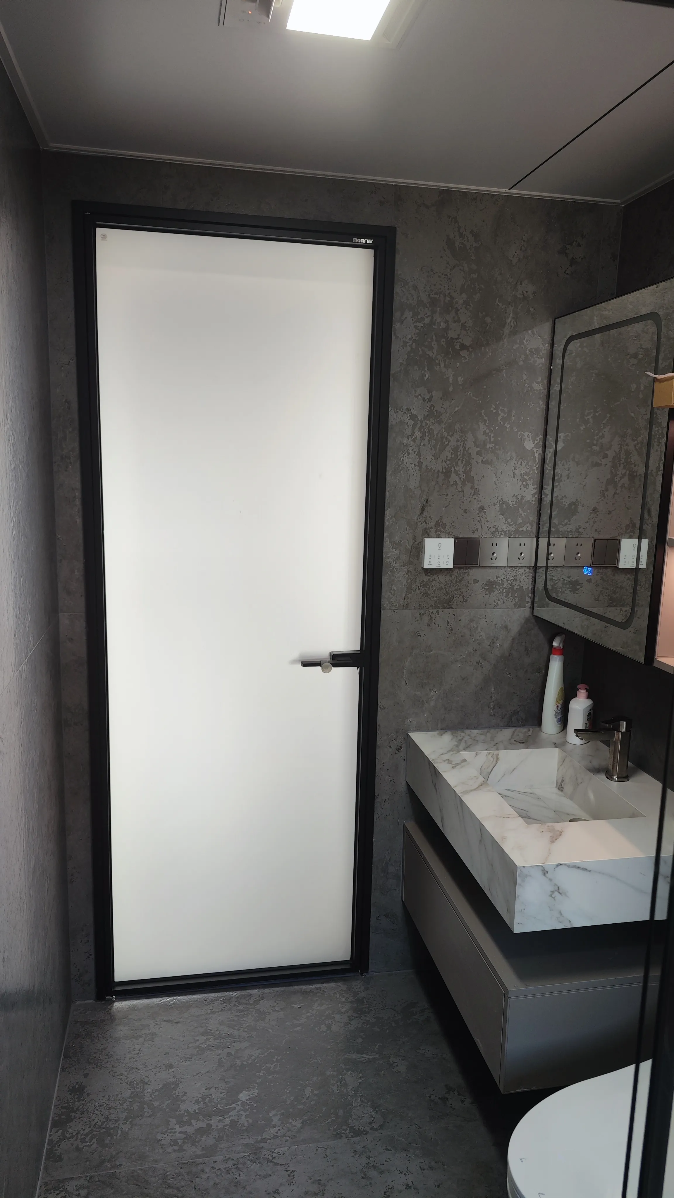 Quiet Luxury Bathroom with Concrete Look Tiles - Quiet Luxury Bathroom with Concrete Look Tiles 7