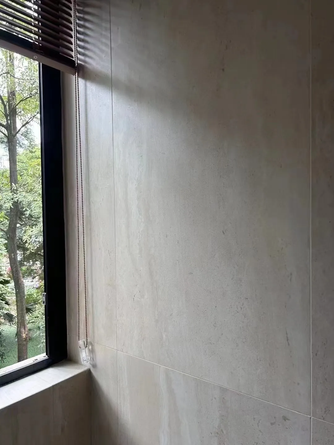 Quiet Luxury Bathroom with Travertine Look Tiles - Quiet Luxury Bathroom with Travertine Look Tiles 2