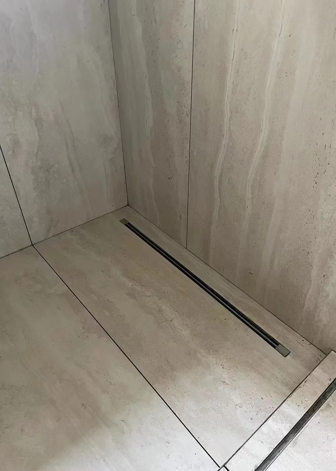 Quiet Luxury Bathroom with Travertine Look Tiles - Quiet Luxury Bathroom with Travertine Look Tiles 5