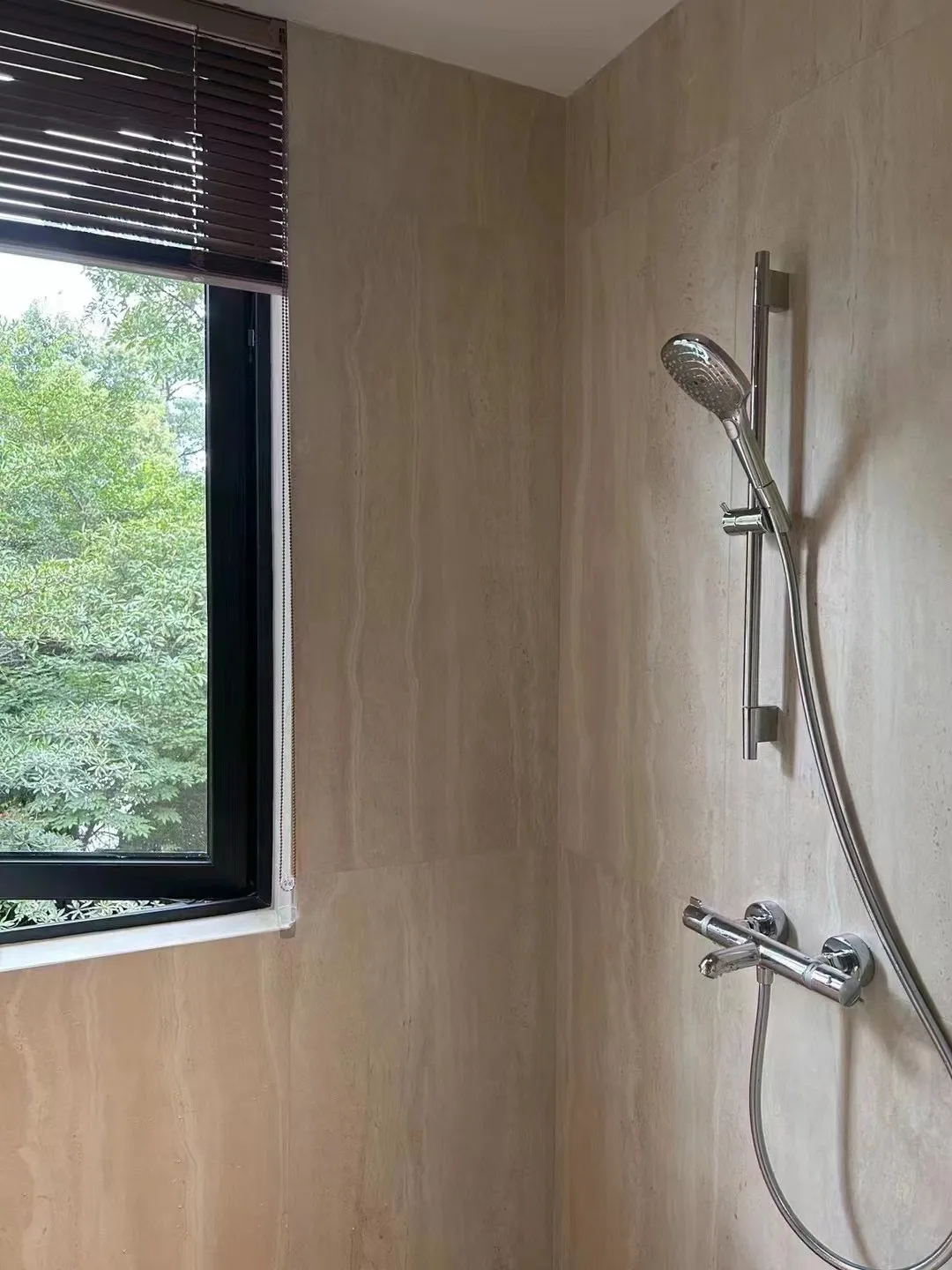 Quiet Luxury Bathroom with Travertine Look Tiles - Quiet Luxury Bathroom with Travertine Look Tiles 6