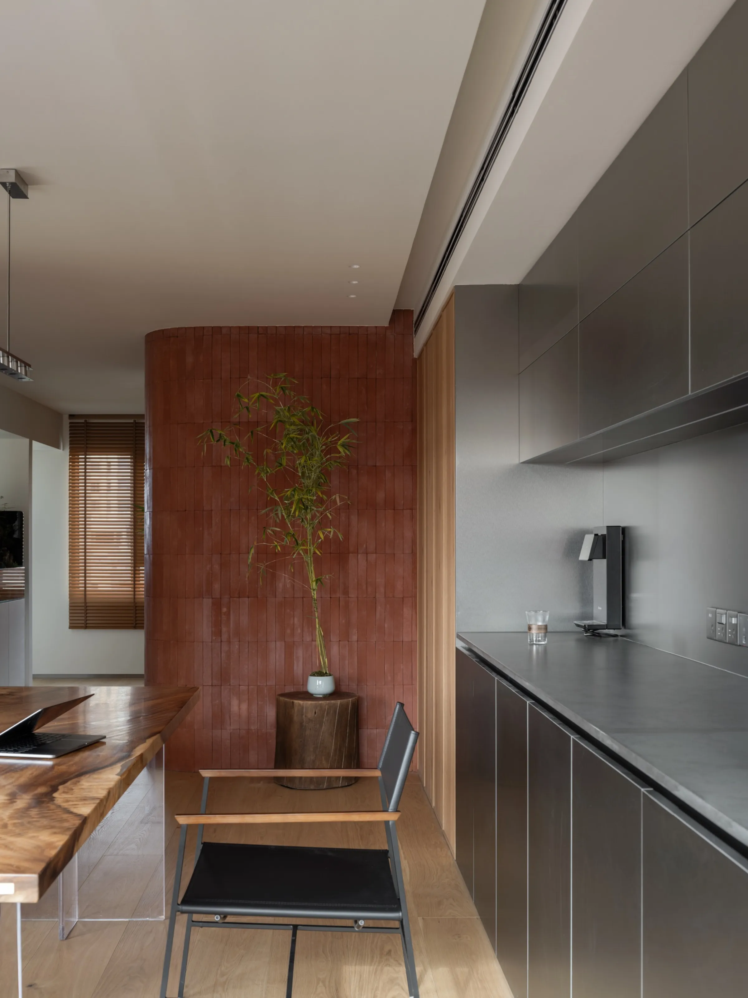 Quiet Luxury Villa with Limestone Look Tiles - Quiet Luxury Dining Room with Limestone Look Tiles Limestone Look Tiles 1