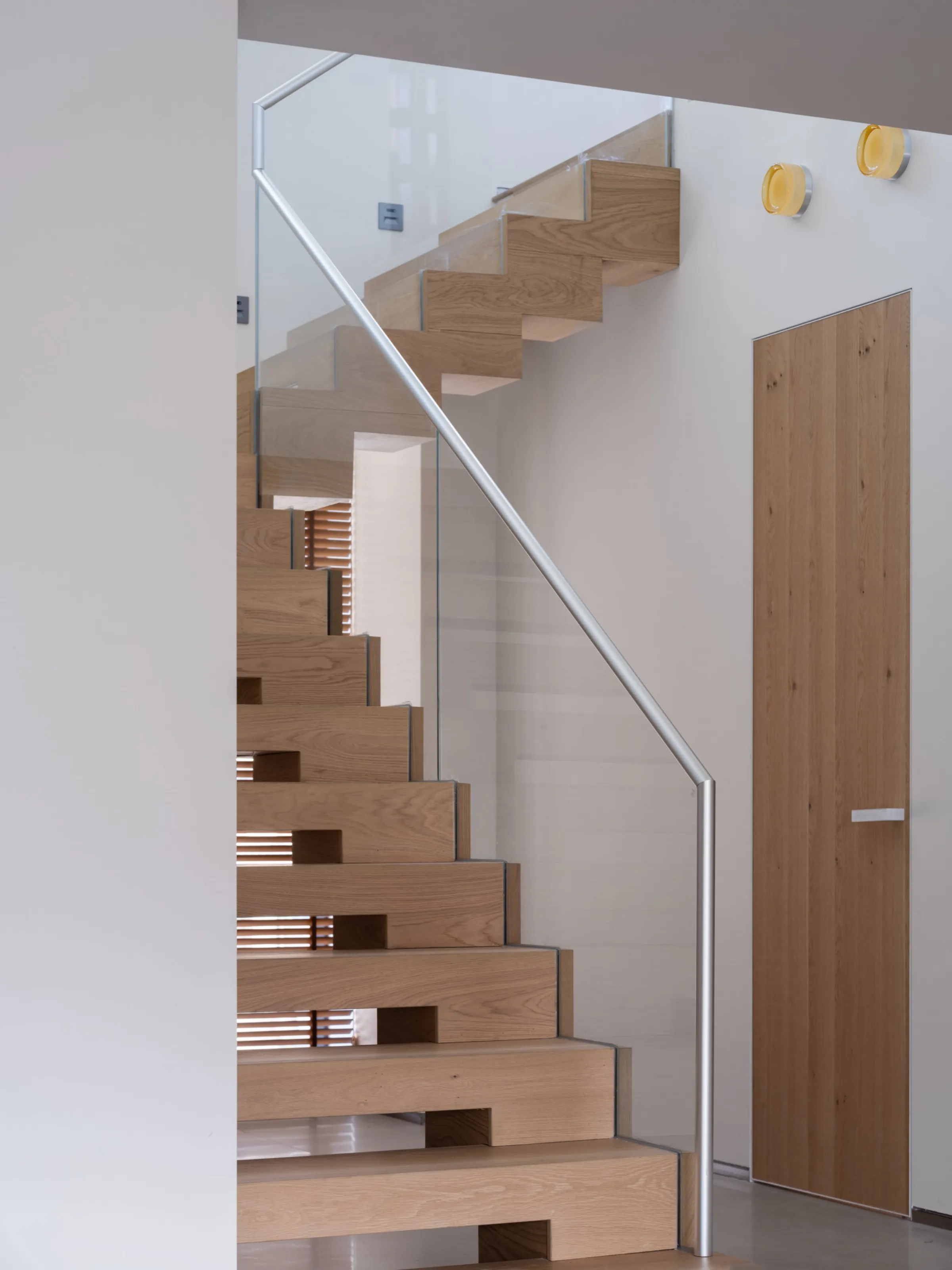 Quiet Luxury Villa with Limestone Look Tiles - Quiet Luxury Stairs with Limestone Look Tiles 1