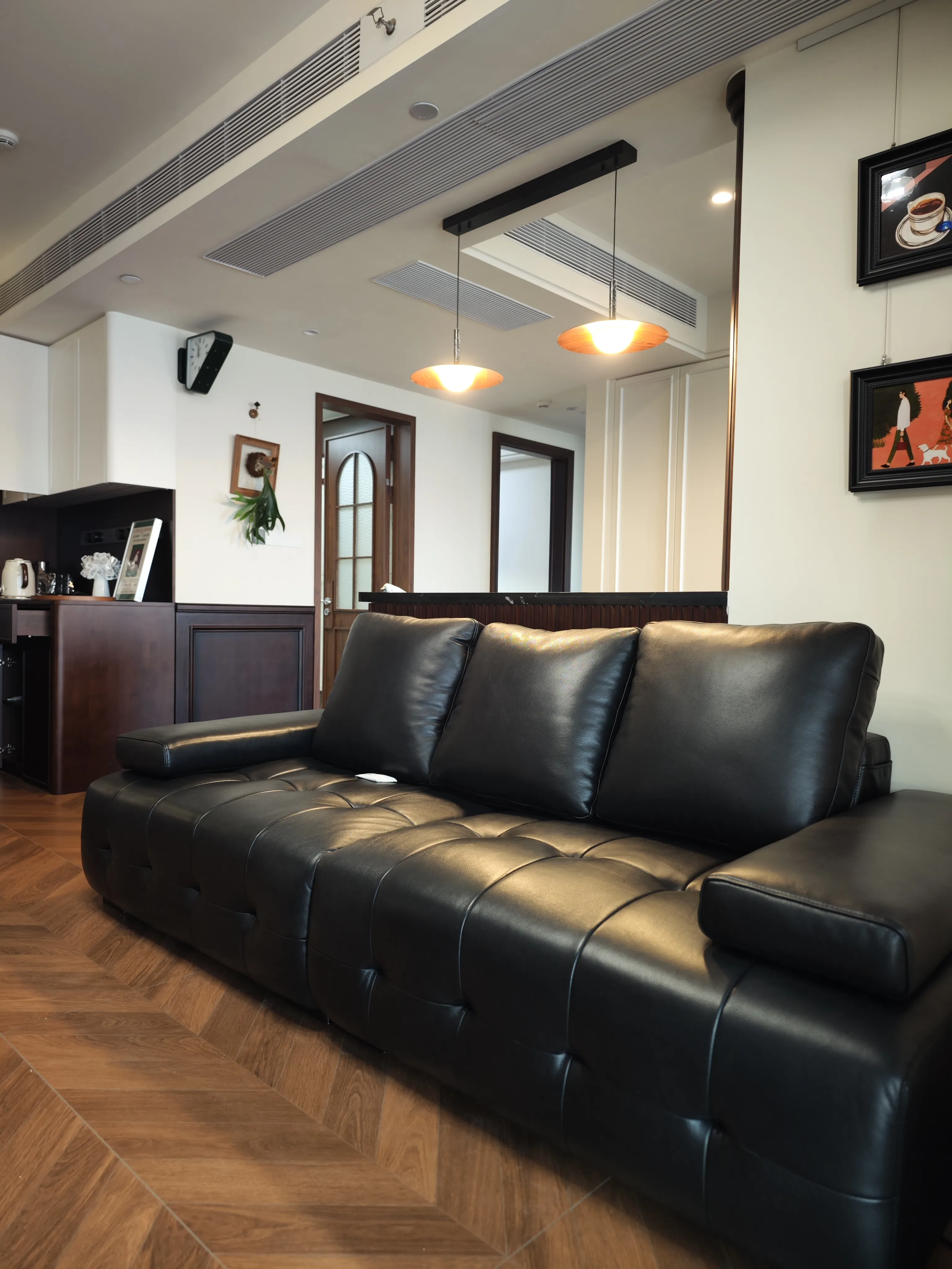 Vintage Apartment with Dark Wood Tiles - Vintage Living Room with Dark Wood Tiles 1