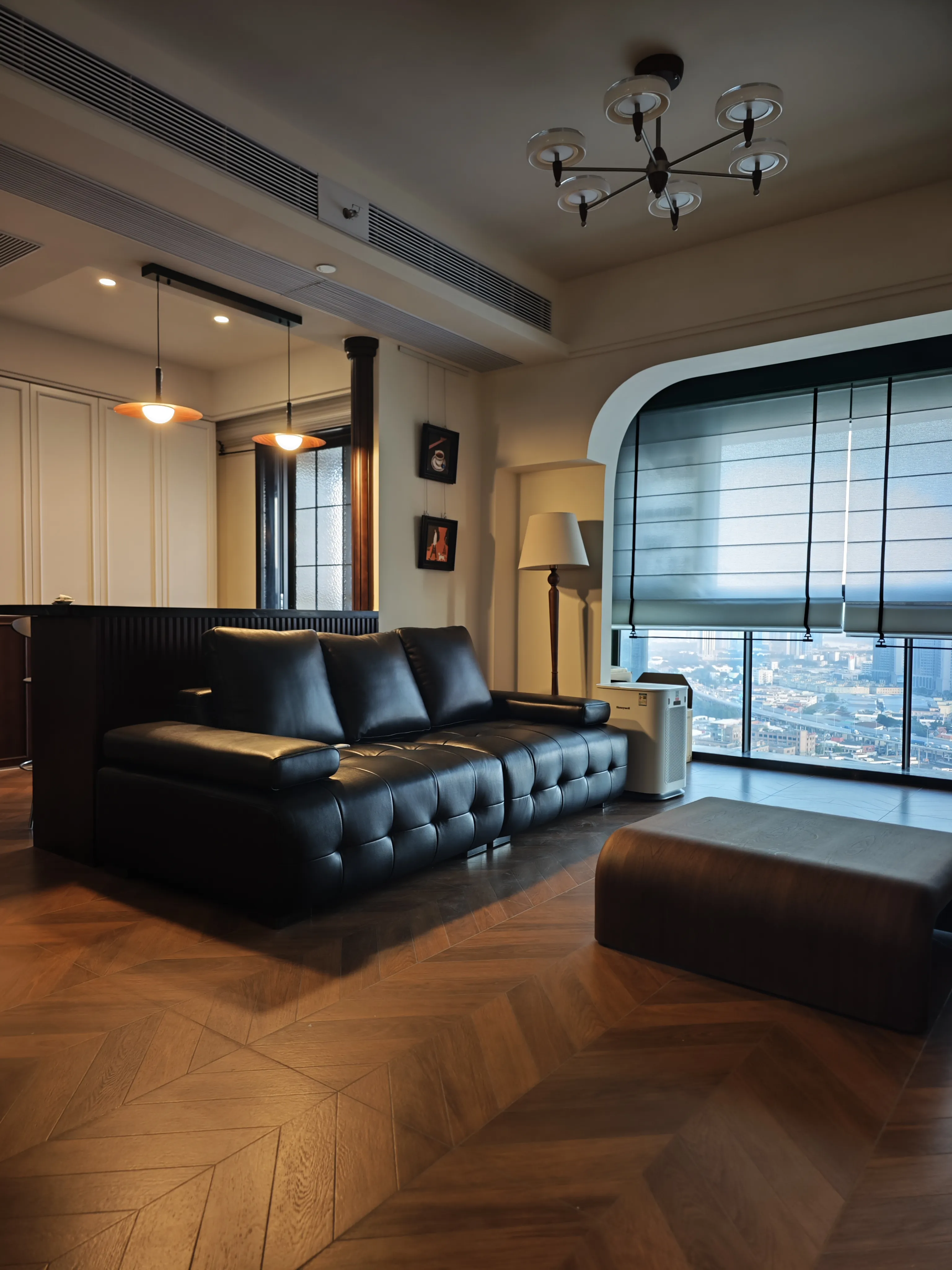Vintage Apartment with Dark Wood Tiles - Vintage Living Room with Dark Wood Tiles 2