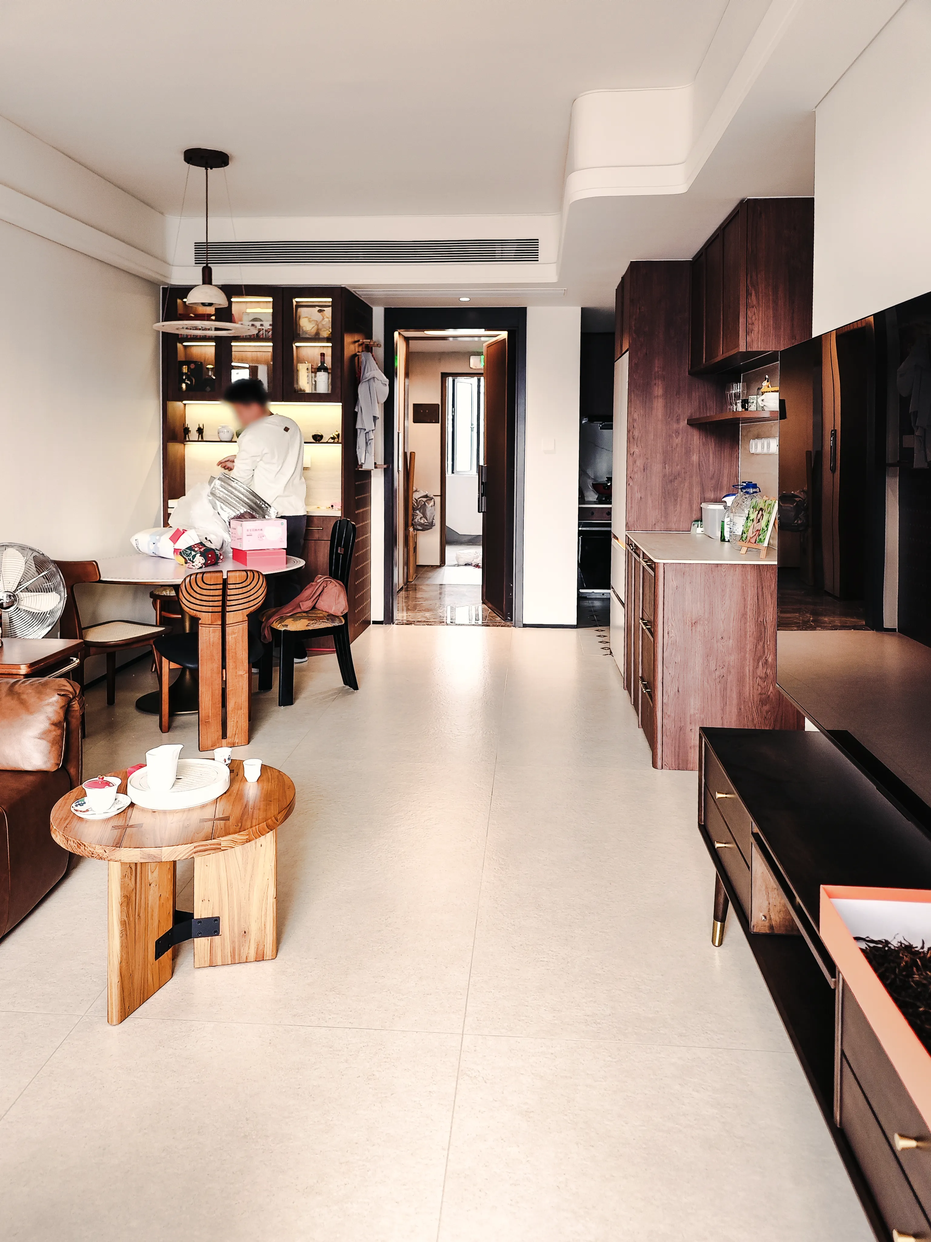 Vintage Apartment with Limestone Look Tiles - Vintage Living Room with Limestone Look Tiles 7