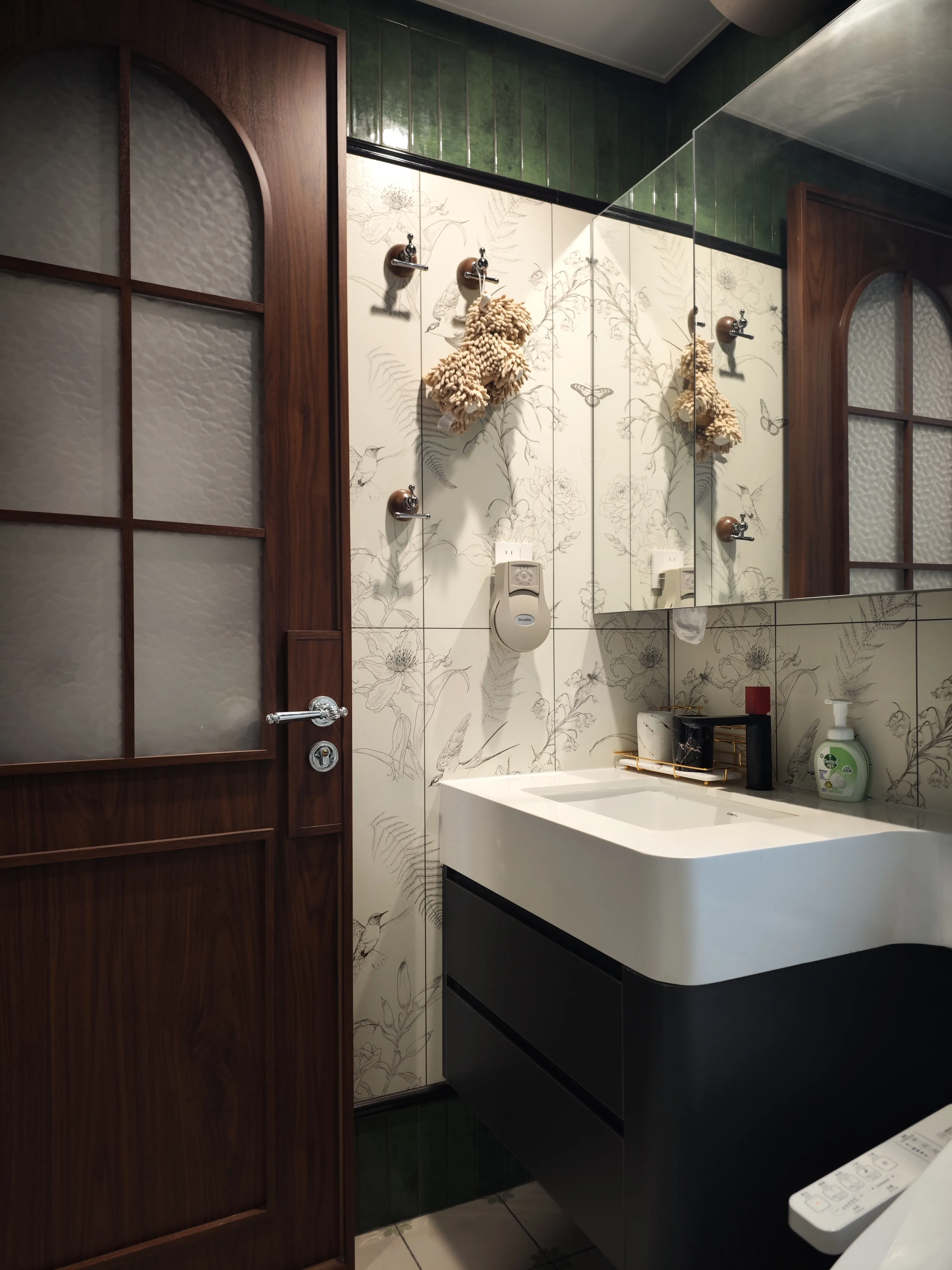 Vintage Bathroom with Decorative Tile