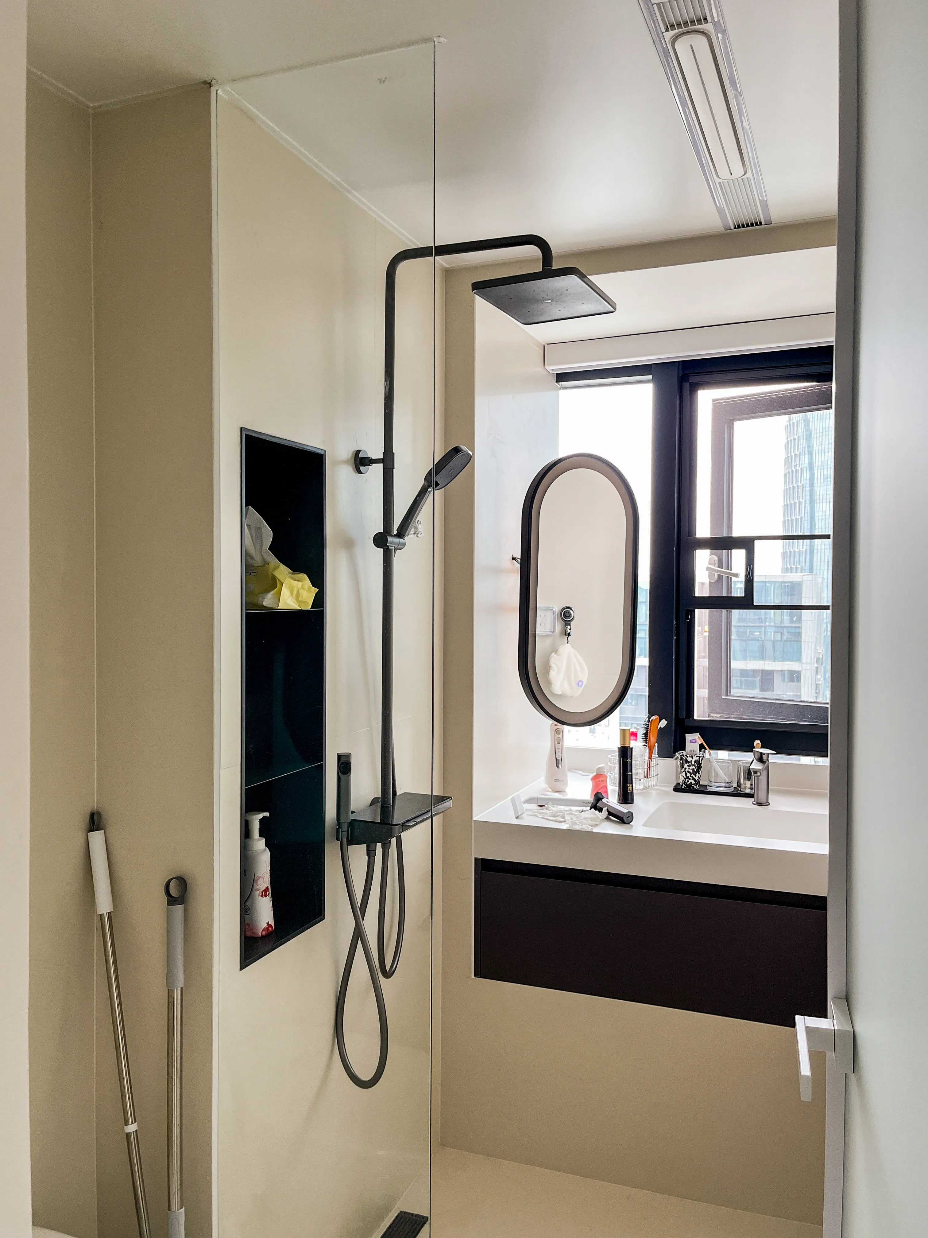 Warm Minimalism Apartment with Plaster Look Tiles - Warm Minimalism Bathroom with Plaster Look Tiles